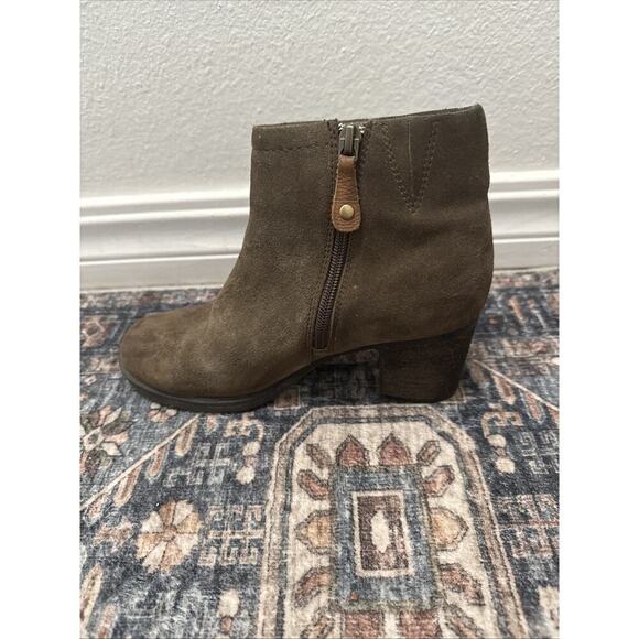 Rockport Cobb Hill sz 6M Olive Suede Natashya Bootie Women’s Wore Once - Picture 4 of 7